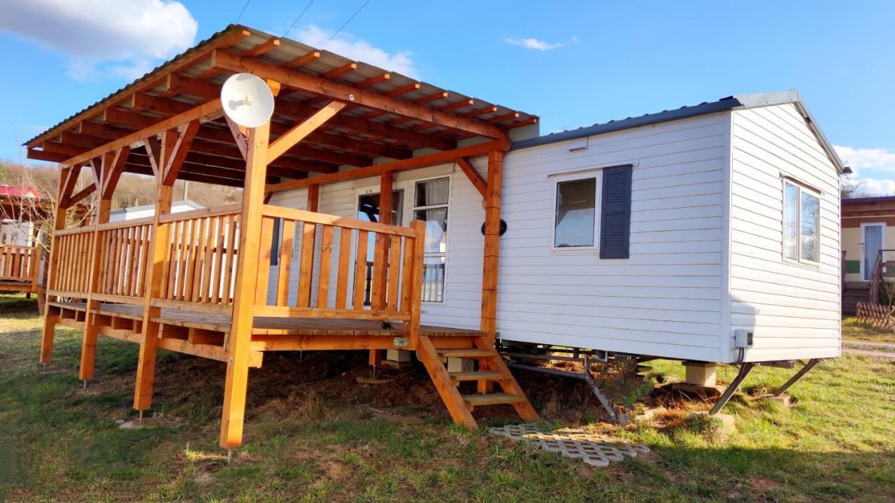מלון Mobilheimy Camp Vyrovice מראה חיצוני תמונה